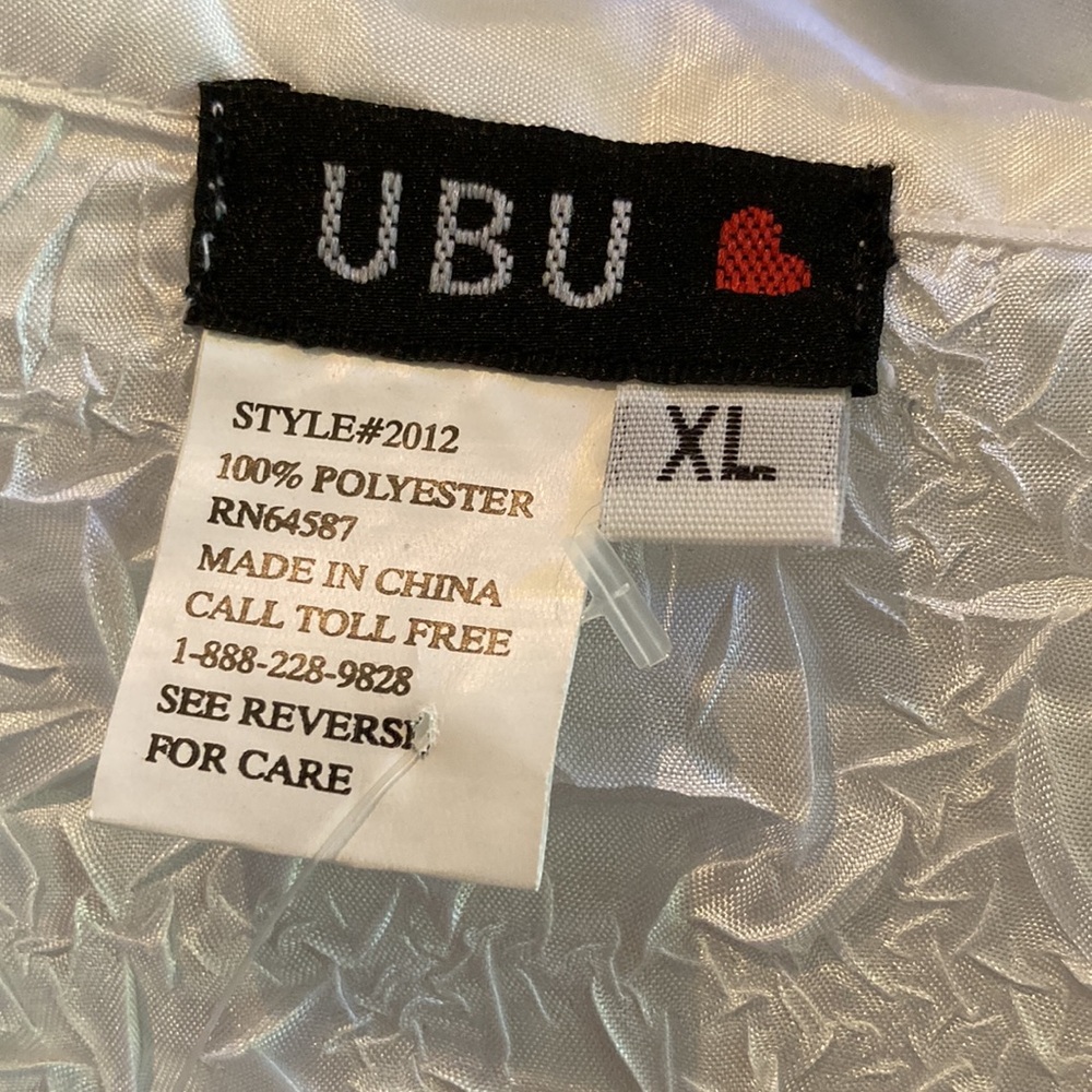 NWOT White Textured Button-Up Blouse - Picture 2 of 6